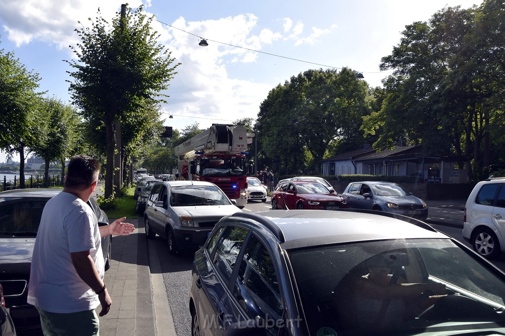 Koelner Seilbahn Gondel blieb haengen Koeln Linksrheinisch P388.JPG - Miklos Laubert